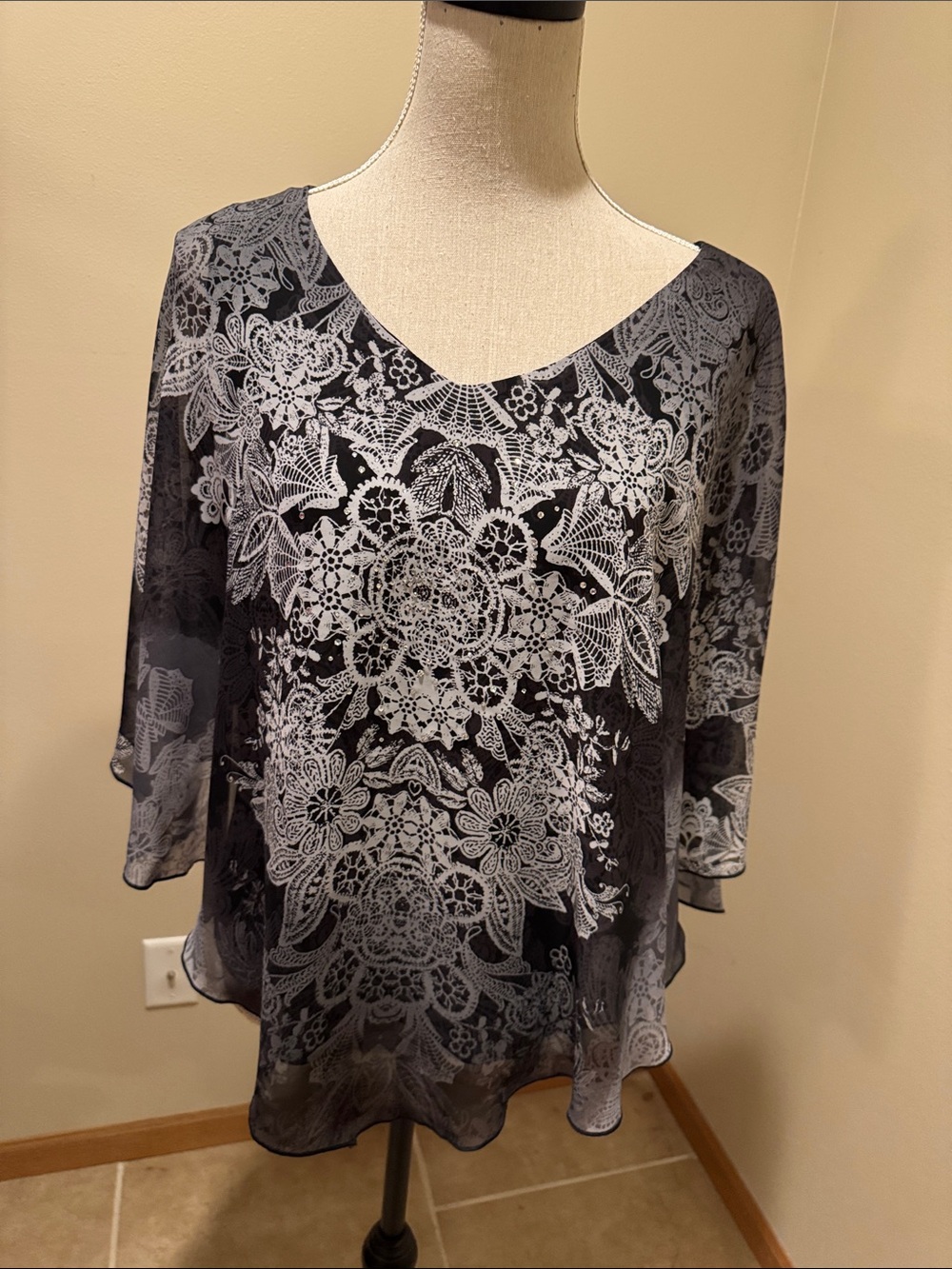 Roz & Ali Black Tunic with Gray Lace-Style Print